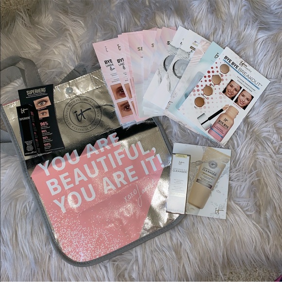 it cosmetics Other - Brand New It Cosmetics 17 Piece Bag Makeup Bundle